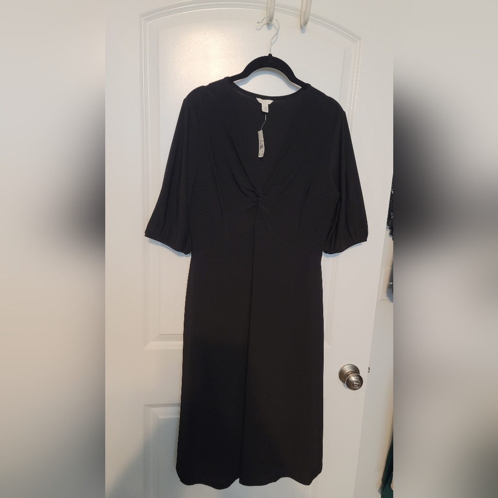 Brand knee with tags. Black knee length dress. Size 14/16 short sleeve.